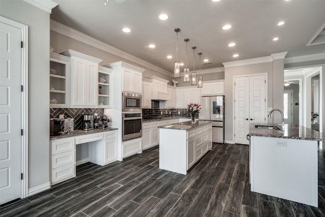 5124 Cathedral Ln, Wichita Falls, TX 76310 - kitchen featuring a kitchen island, ornamental molding, stainless steel appliances, and a sink