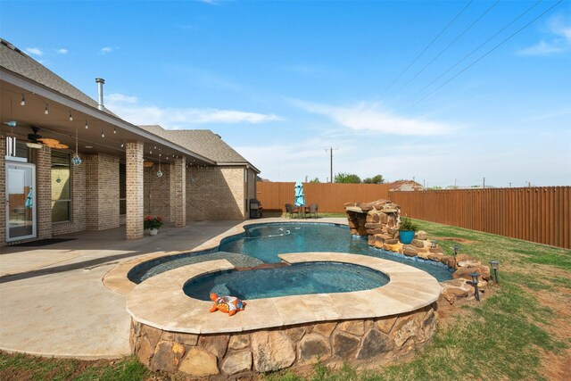 5124 Cathedral Ln, Wichita Falls, TX 76310 - view of swimming pool featuring a fenced in pool, a fenced backyard, a patio area, a ceiling fan, and an in ground hot tub