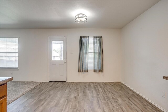 5817 Mirror Ridge Dr, Fort Worth, TX 76179 - living area with light carpet, a ceiling fan, and recessed lighting