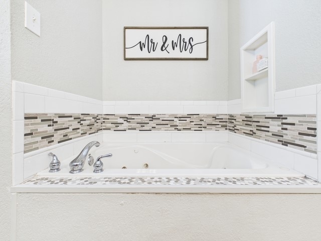 room details with a whirlpool tub