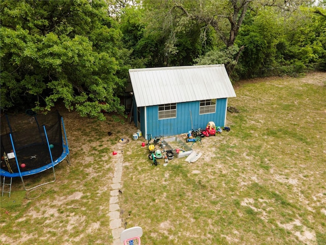 birds eye view of property featuring a wooded view