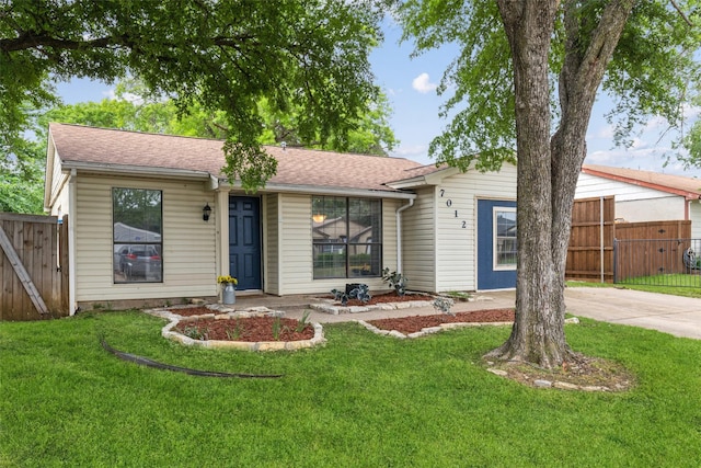 7012 Newberry Ct E, Fort Worth, TX 76120 - ranch-style home with a shingled roof, a front lawn, and fence