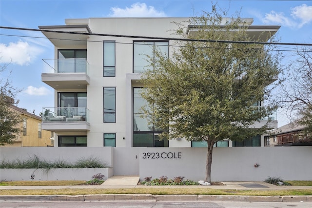 3923 Cole Ave Unit 303, Dallas, TX 75204 - exterior space with fence, a balcony, and stucco siding