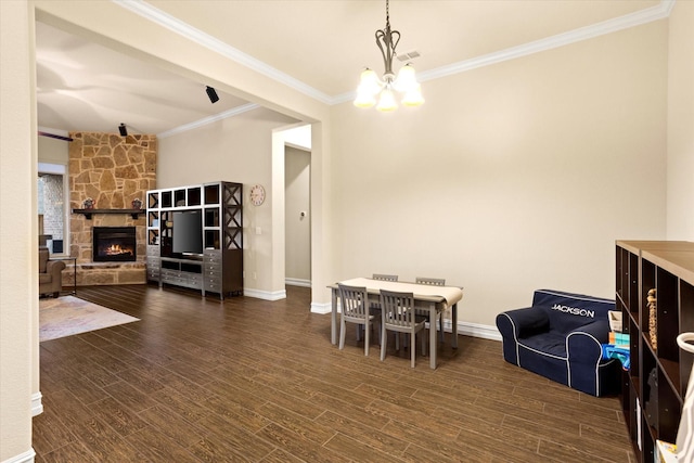 dining room with baseboards, visible vents, a notable chandelier, wood finished floors, and ornamental molding