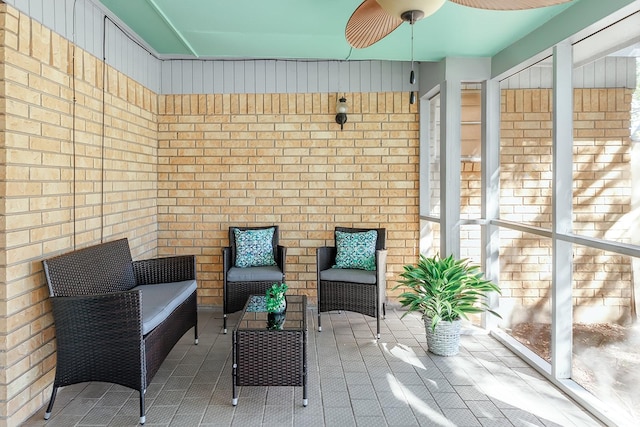 sunroom / solarium featuring outdoor lounge area and ceiling fan