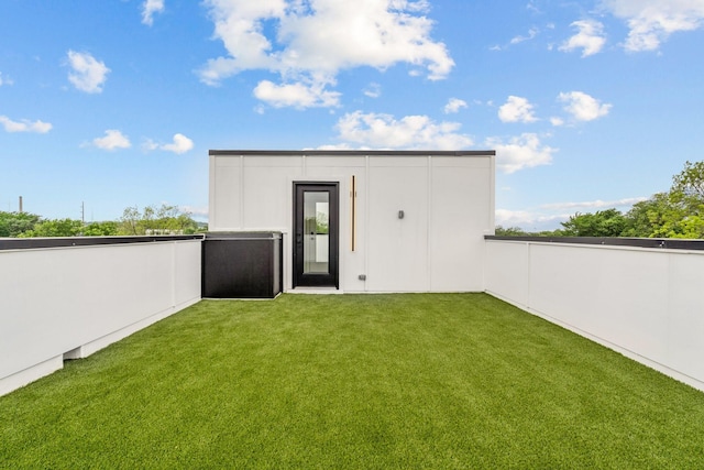 1926 Pueblo St, Dallas, TX 75212 - back of property featuring a lawn and fence