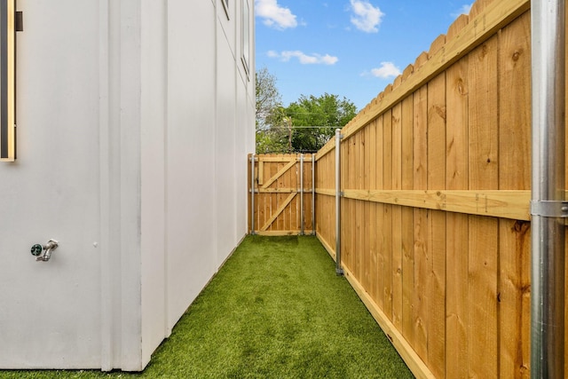 1926 Pueblo St, Dallas, TX 75212 - view of yard with fence