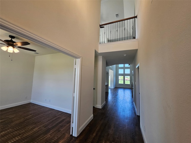 entryway featuring baseboards, a ceiling fan, wood finished floors, and visible vents