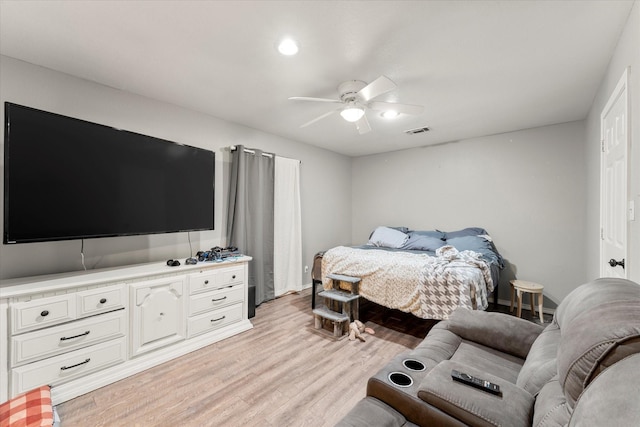 bedroom with visible vents, recessed lighting, light wood-style floors, and ceiling fan