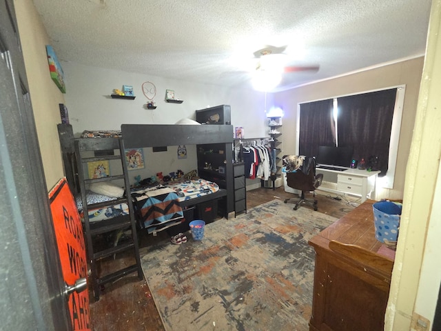 bedroom featuring a textured ceiling and ceiling fan