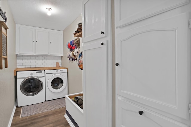 clothes washing area featuring baseboards, wood finished floors, laundry area, and independent washer and dryer