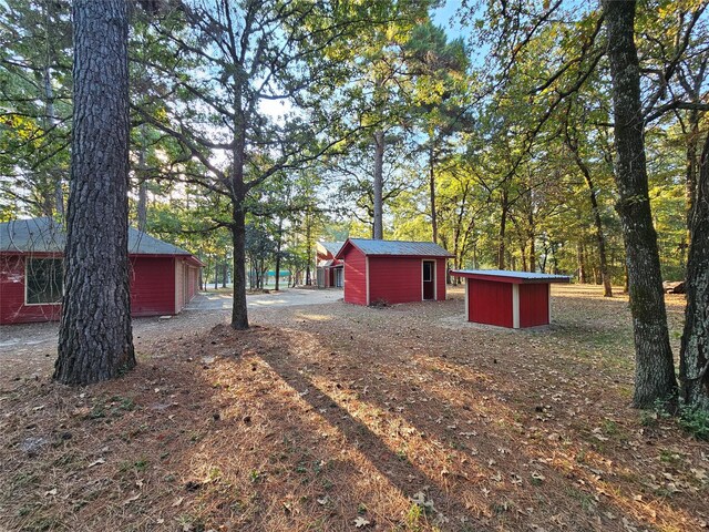 view of yard with an outbuilding and a shed