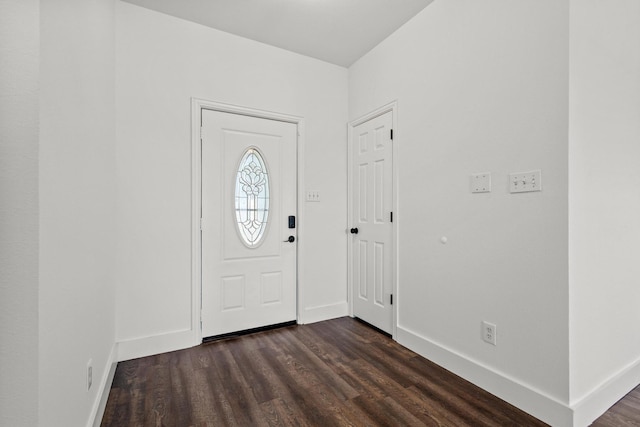 704 Katy Ln, Whitewright, TX 75491 - entrance foyer featuring baseboards and dark wood-style flooring
