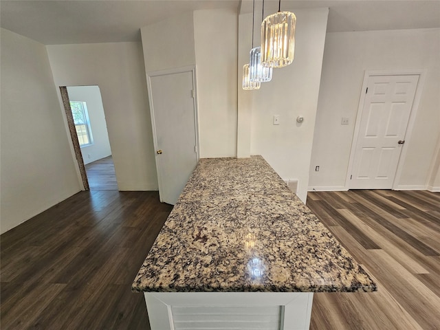 dining area with dark wood-type flooring, visible vents, and an inviting chandelier