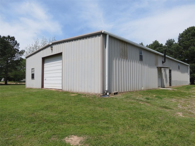view of outdoor structure featuring an outdoor structure