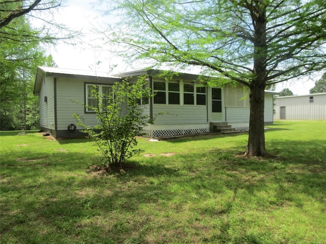 view of front of house with entry steps and a front yard