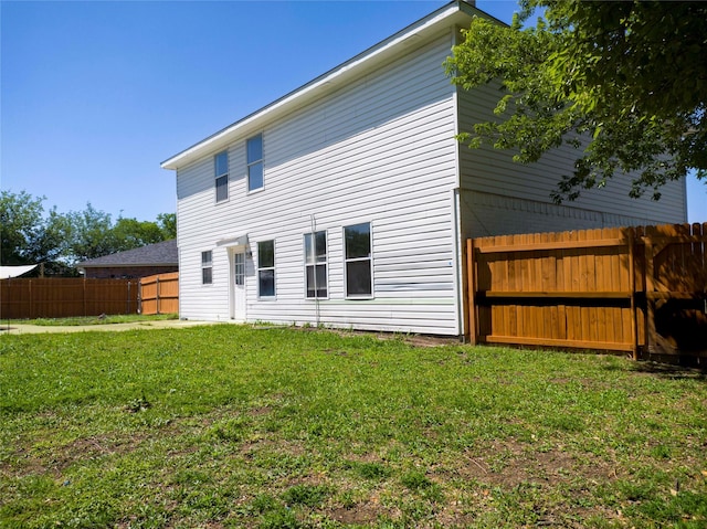 920 Kendall Dr, Arlington, TX 76001 - view of rear view of property