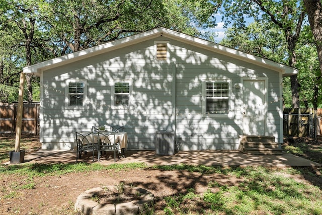111 Peaceful Ln, Lacy Lakeview, TX 76705 - view of outdoor structure with fence