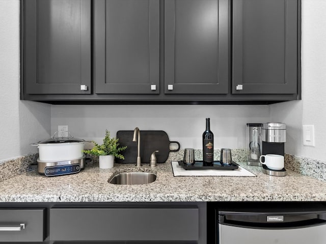 2908 Ballater Ct, The Colony, TX 75056 - kitchen featuring a sink, dishwasher, and gray cabinets
