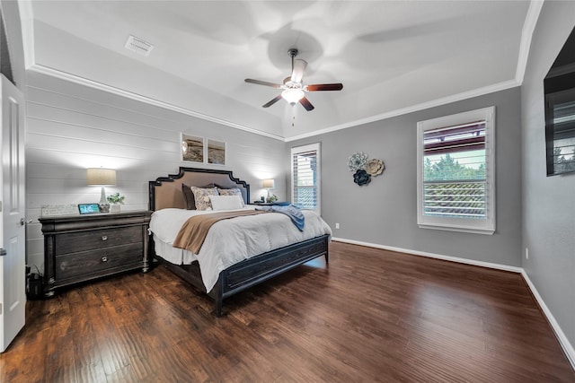 bedroom featuring visible vents, ornamental molding, dark wood-type flooring, baseboards, and ceiling fan