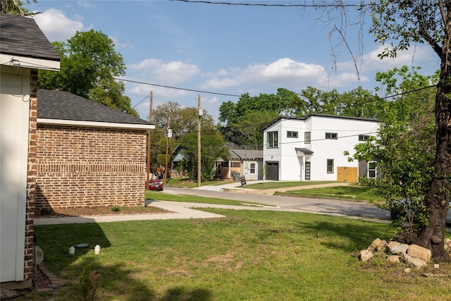 3131 Tuskegee St, Dallas, TX 75215 - view of front of house featuring driveway