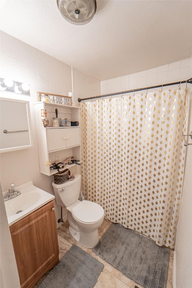 full bath featuring a textured ceiling, toilet, tile patterned flooring, a shower with shower curtain, and vanity