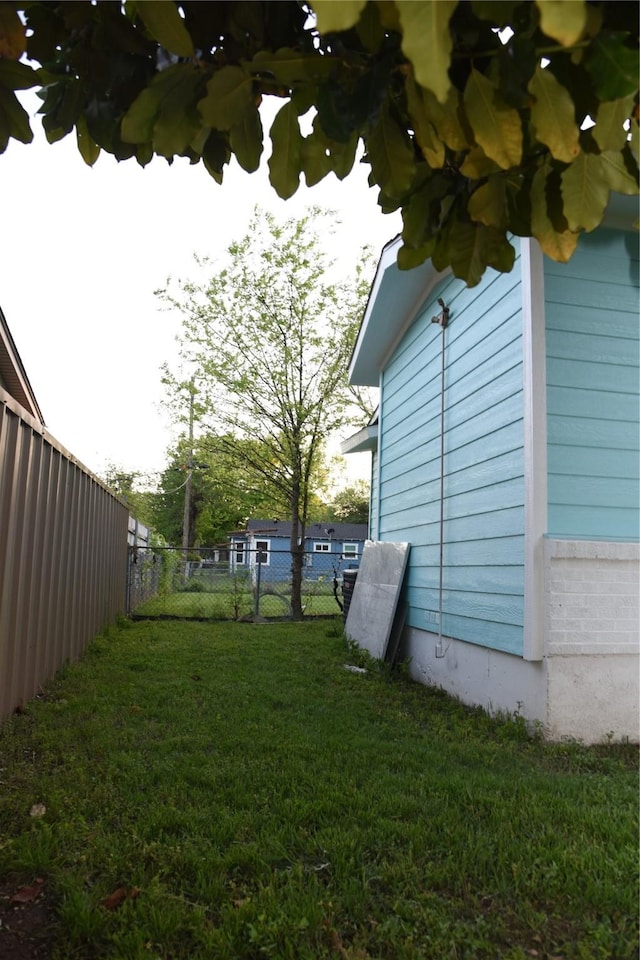 4841 Bromfield St, Dallas, TX 75216 - view of yard with fence