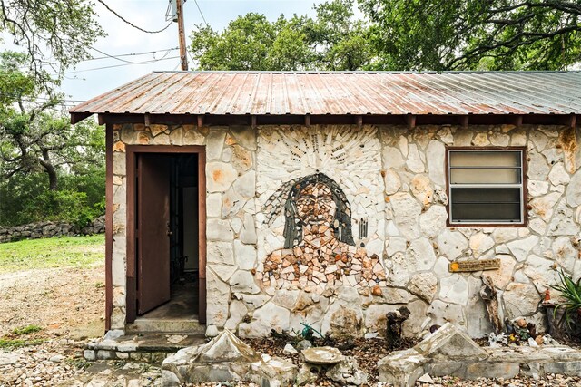 view of outdoor structure