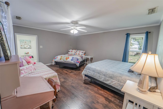 bedroom featuring ceiling fan, visible vents, ornamental molding, and dark wood-style flooring