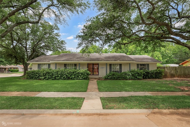 2007 Venus Dr, Bossier City, LA 71112 - single story home with a front lawn, brick siding, and fence