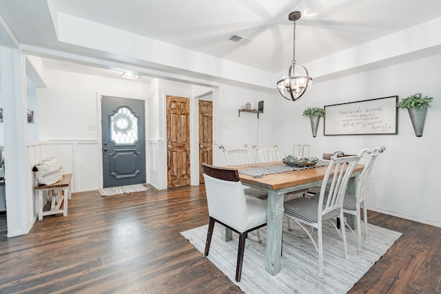 dining space featuring a chandelier, visible vents, and dark wood-style floors