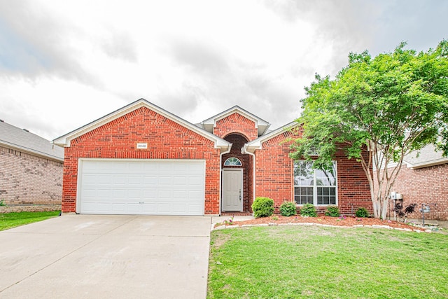 3848 Brandywine Ln, Fort Worth, TX 76244 - view of front facade featuring a front yard, driveway, a garage, and brick siding