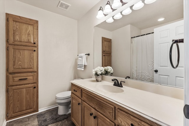 full bathroom featuring baseboards, visible vents, toilet, and vanity