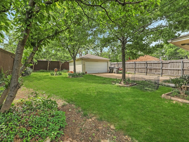 823 Cliffdale Ave, Dallas, TX 75211 - view of yard featuring a fenced backyard, an outbuilding, and a detached garage