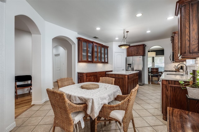 dining room featuring arched walkways, light tile patterned flooring, visible vents, and recessed lighting