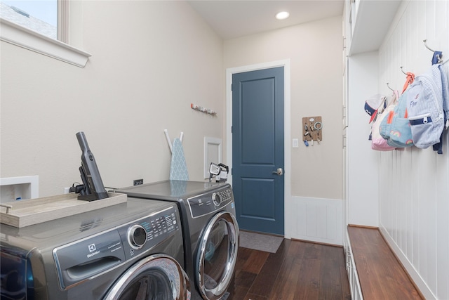 laundry room with dark wood-style floors, wainscoting, recessed lighting, independent washer and dryer, and laundry area