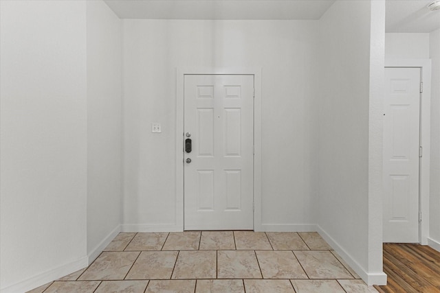 foyer featuring baseboards