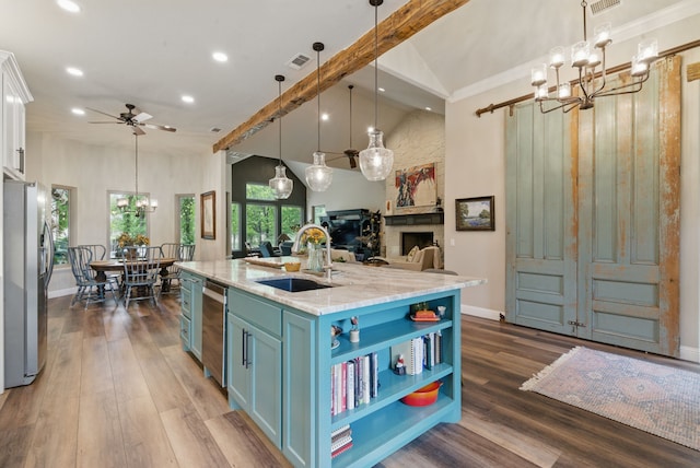 kitchen featuring a sink, ceiling fan with notable chandelier, stainless steel appliances, baseboards, and recessed lighting