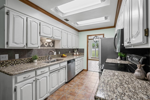 kitchen featuring a sink, stainless steel appliances, tasteful backsplash, crown molding, and white cabinetry