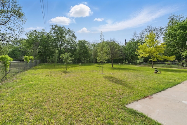 view of yard featuring fence