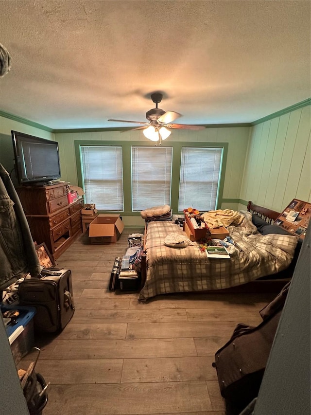 bedroom with wood-type flooring, a textured ceiling, and ceiling fan