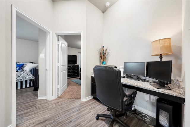 office area featuring light wood-type flooring and baseboards