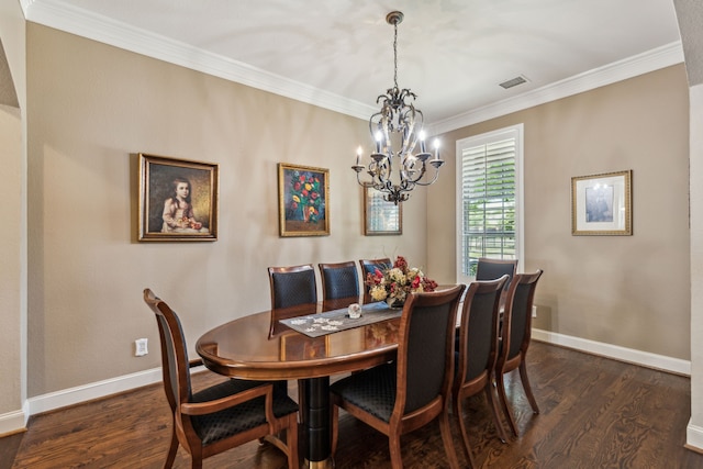 dining space featuring dark wood-style floors, visible vents, crown molding, baseboards, and a notable chandelier