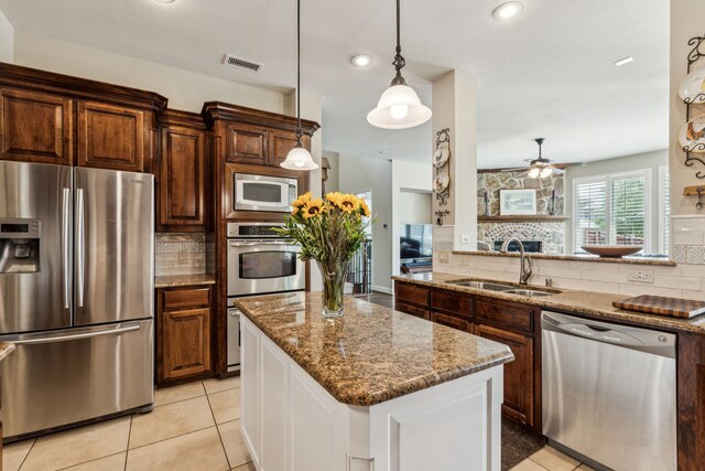 kitchen with stainless steel appliances, a sink, and tasteful backsplash