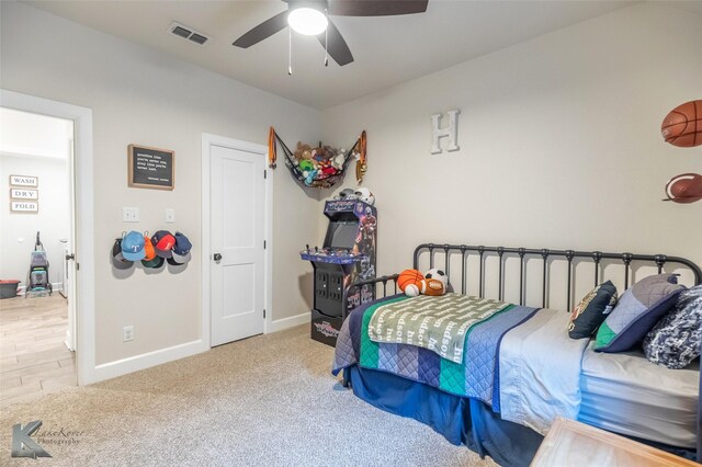 bedroom with baseboards, a ceiling fan, visible vents, and carpet