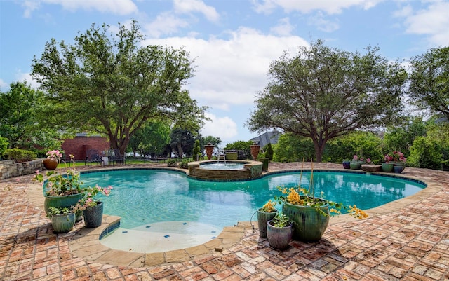view of swimming pool with a pool with connected hot tub