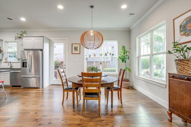1833 Crested Ridge Rd, Fort Worth, TX 76008 - dining area featuring recessed lighting, crown molding, visible vents, and wood finished floors