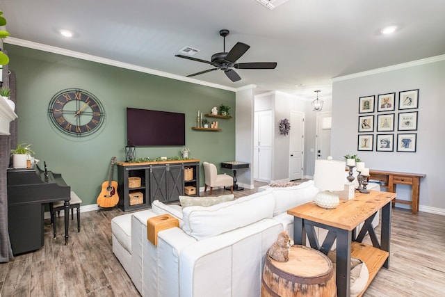 living area featuring ceiling fan, baseboards, wood finished floors, and visible vents
