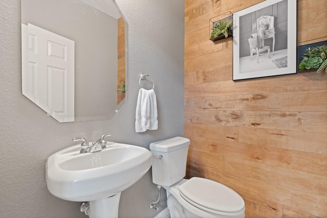 3001 Shoreline Dr, Burleson, TX 76028 - bathroom with toilet and a sink