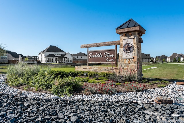 2316 Miranda Ln, Rockwall, TX 75087 - community / neighborhood sign featuring a lawn